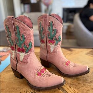 Junk Gypsy Pink Embroidered Western Cowboy Boots